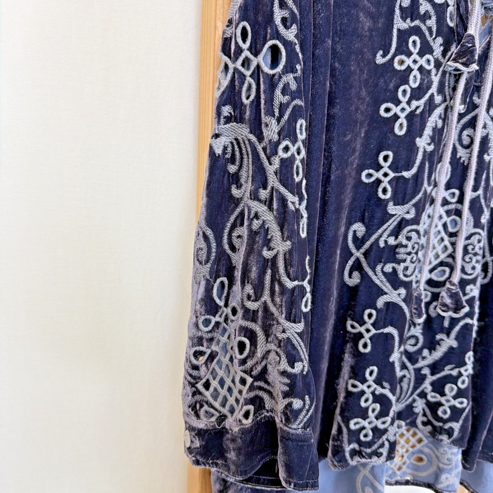 Johnny Was Velvet Cutout Drop Sleeve Tie Front Tunic Top #1365 Size XL - Picture 3 of 8